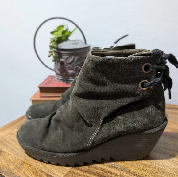 Fly London Yebi Wedge Ankle‎ Boot Bootie Women size 36 US 6 Gray Suede Tie Back
