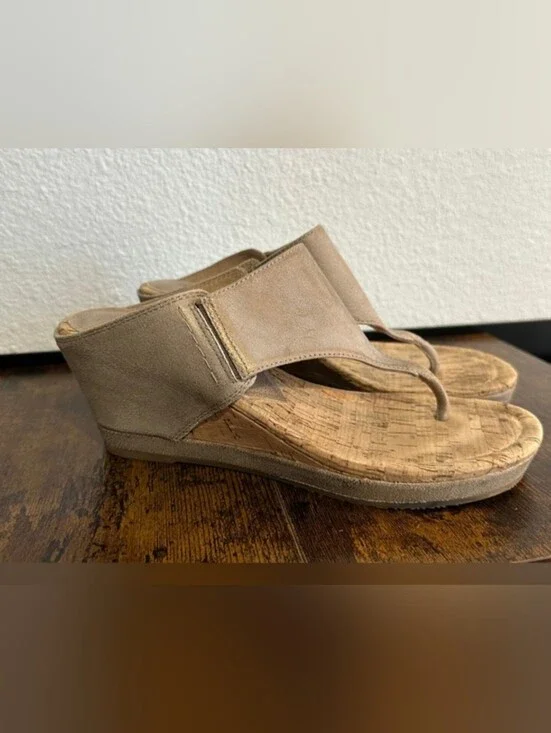 Donald J Pliner Women’s Wedge Thong Sandals - Comfortable Slip-On Size 8.5