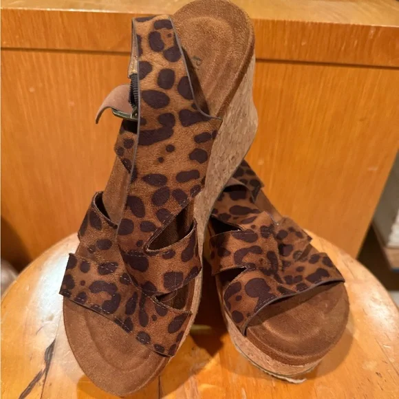 Pierre‎ Dumas Brown Leopard Print Wedges
