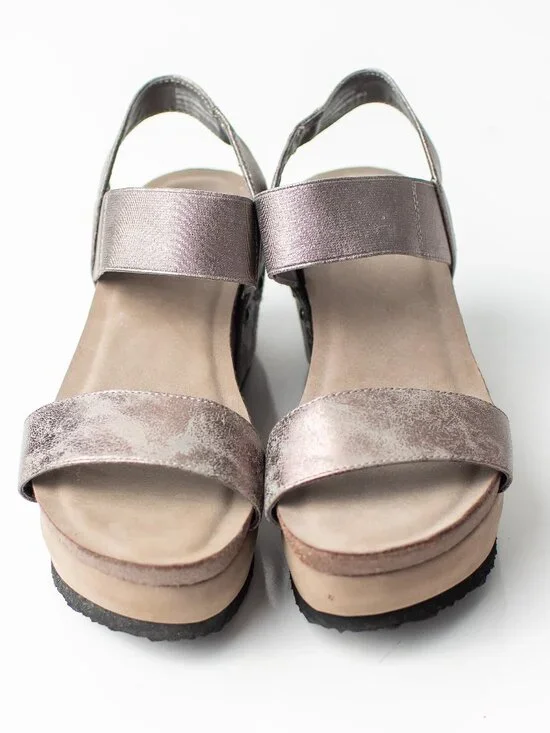Crown Vintage Women's 8.5 Metallic Taupe Platform Wedge Foam Sandals Comfort