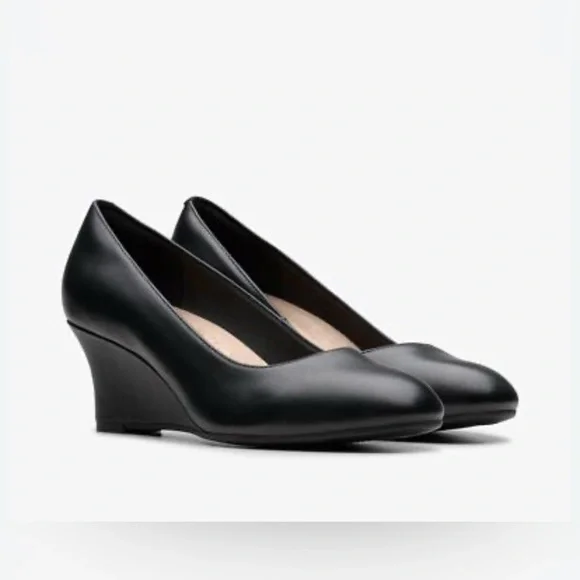 Olivette Pearl Wedge Size 11 Women’s Black Pump. New in Box
