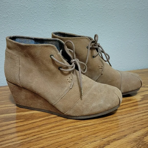 Skechers Memory Foam Women's Lace-up Wedge Heels Tan size 9.5 EUC