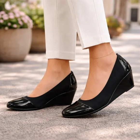 Life Stride Black Patent Wedge Heels Comfort Slip-On Size 9N EUC