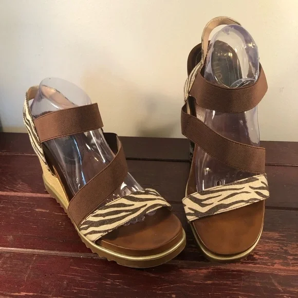 Lucca Lane Delaney Wedge Heel Sandals Brown and Tan Size 11