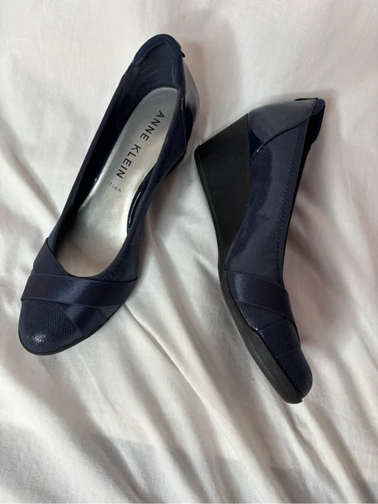 Anne Klein Timeout Wedge women’s size7 dark navy blue,  padded insole, i flex