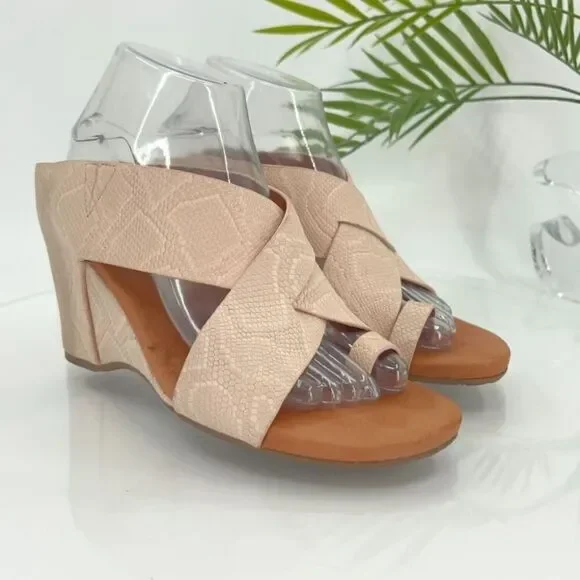 Gentle Souls Inna Leather Wedge, Women’s Embossed Sandal, Size 9.5