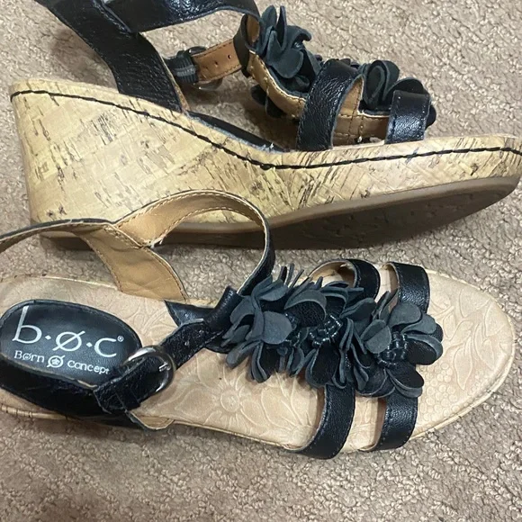 b.o.c. Black Floral Strap Leather Platform Wedge Sandals Size 6