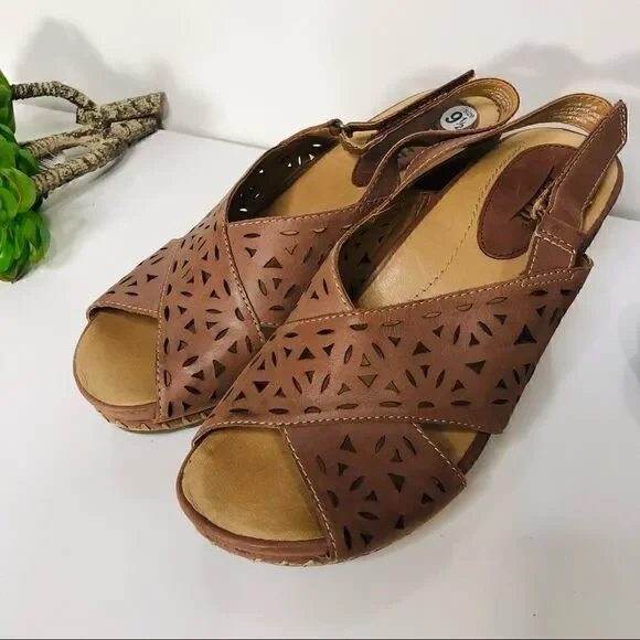 Earth Aries Brown Leather Wedge Comfort Sandals Lasercut 9.5 B
