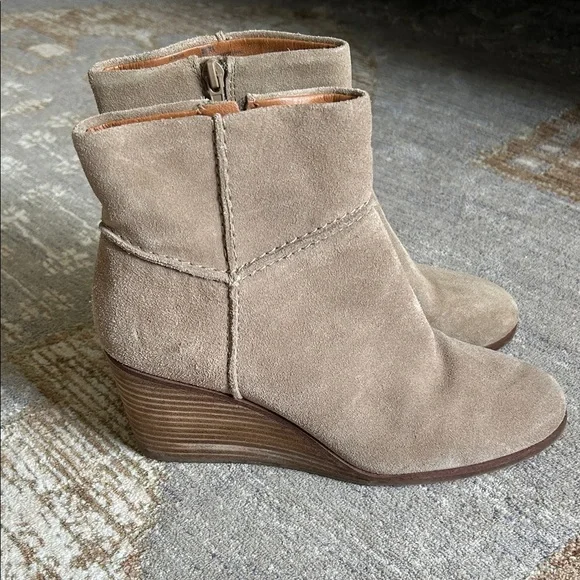 Lucky Brand Wedge Ankle Boot in Taupe Suede size 8