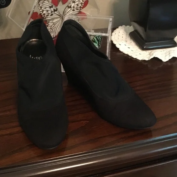 Impo-Great Condition-Women’s Black Suede Slip-On Stretch Bootie Wedges