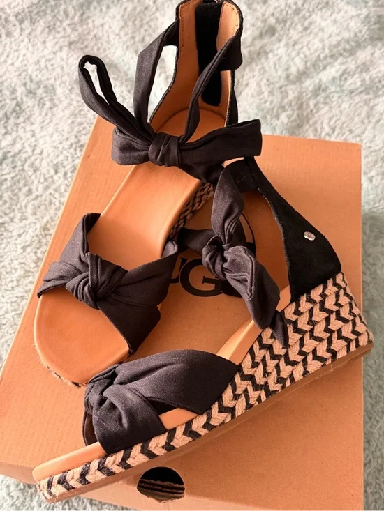 UGG Yarrow Black Knotted Wedge Espadrille Sandals size 8 #470