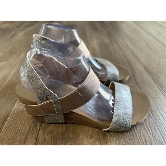 Boutique by Corkys Womens Silver‎ Metallic Wedge Sandals Size 11 Pewter Elastic