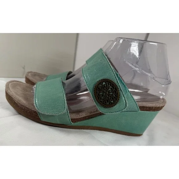 Aetrex Teal‎ Leather Wedge Sandals Adjustable Straps Bronze Medallion Womens