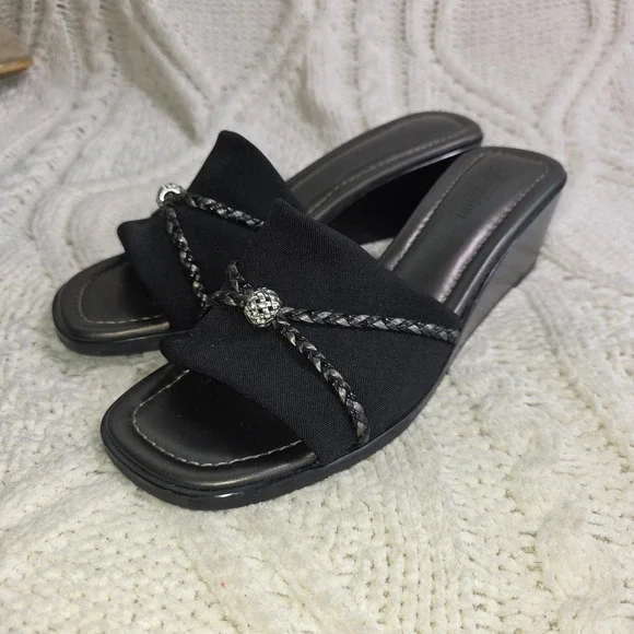 Brighton ISIS Wedge Sandal Black Stretchy Medallion Slide Womens 8‎ M Excellent