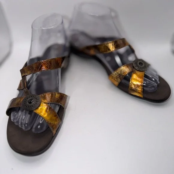 Munro American Womens 8.5 Bronze Metallic Snake‎ Medallion Wedge Sandals Boho
