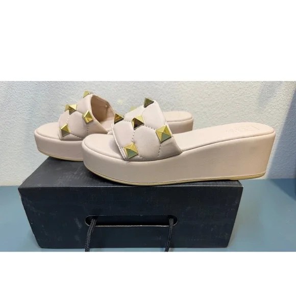 Shu Shop Nude‎ Wedge Gold Pyramid Studded Platform Slide Sandals Womens 8.5