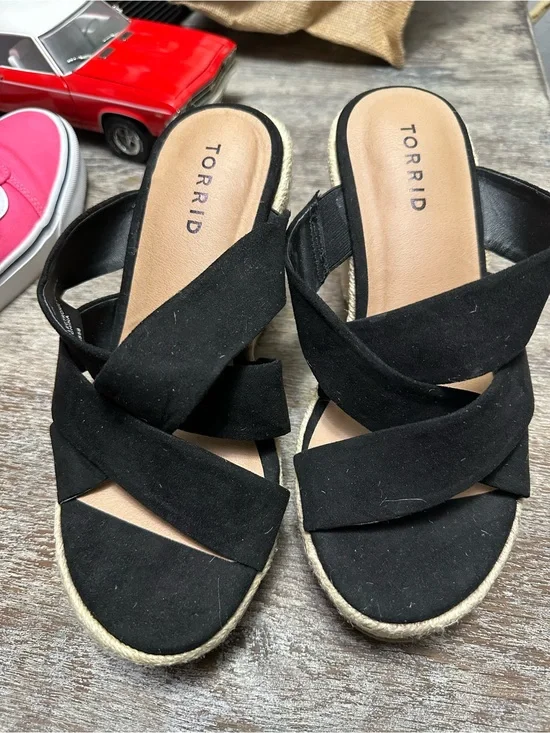 torrid NWOT Black Crisscross Espadrille Sandal Slides