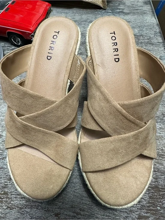 torrid NWOT Tan Crisscross Suede Espadrille Wedge Mules