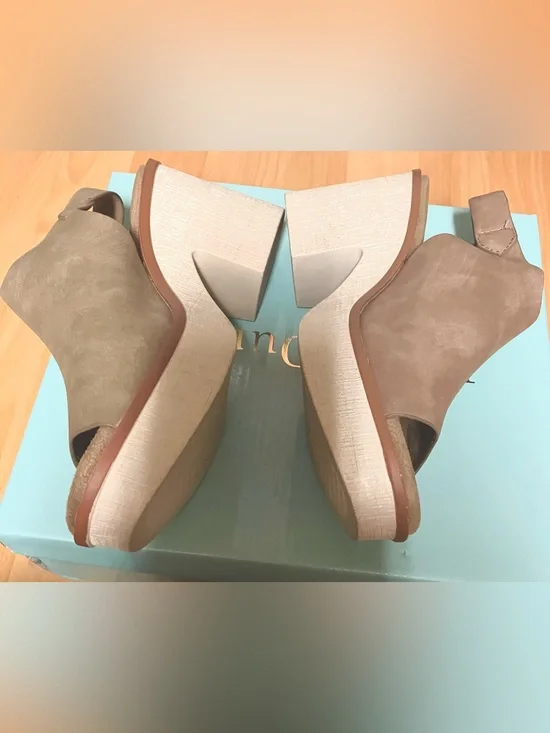 Pierre Dumas Taupe Suede White Wedge Sandals: Size 6
