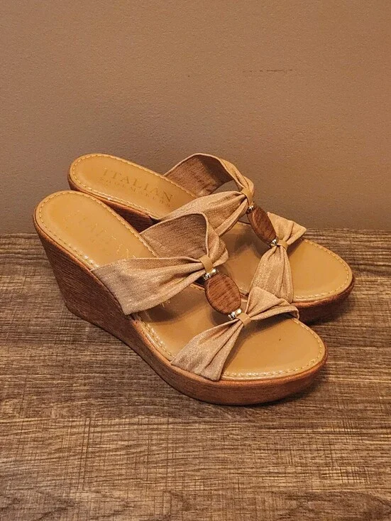 Italian Shoemakers Women's Biege & Gold Wedge Sandals Size 7.5