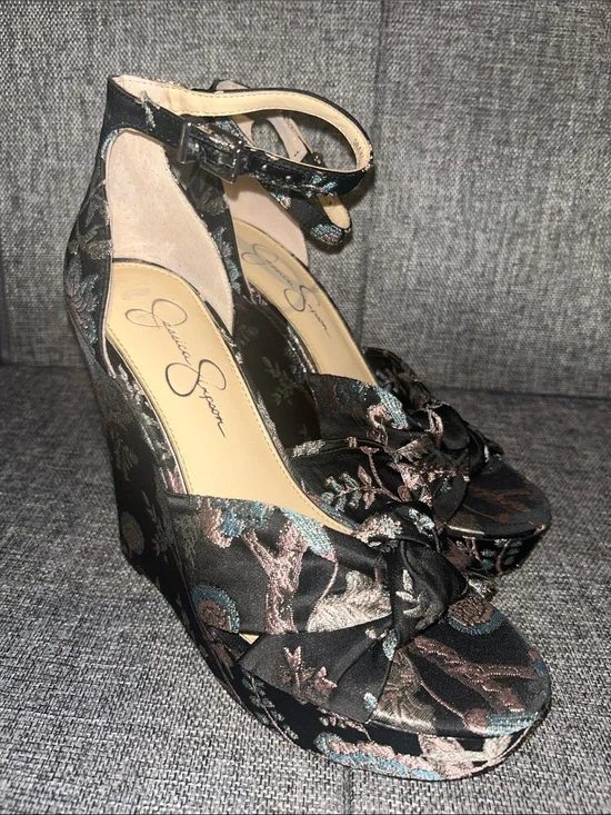 NEW - Jessica Simpson TYSSIE Black Floral Jacquard Wedge Sandals