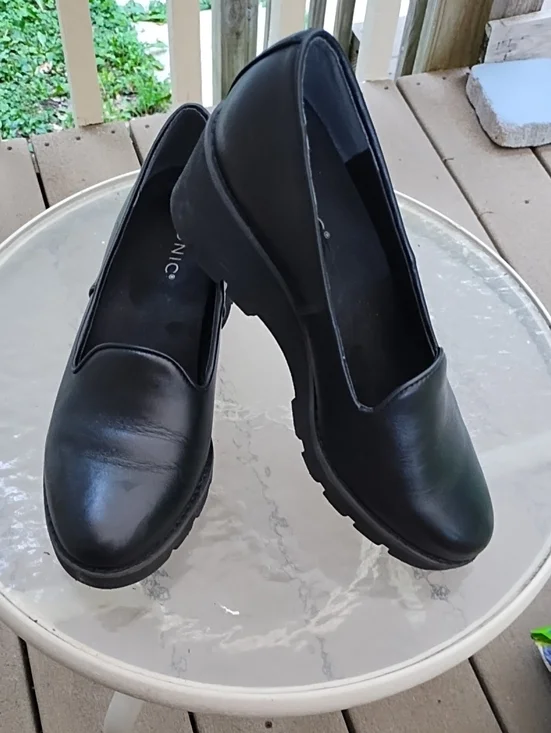 Vionic water repellent wedge