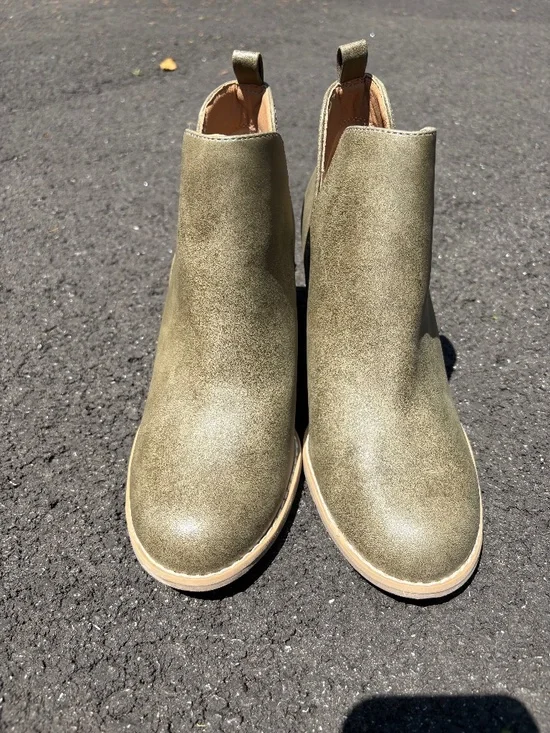 Olive Green Wedges Sz 8.5 Womens