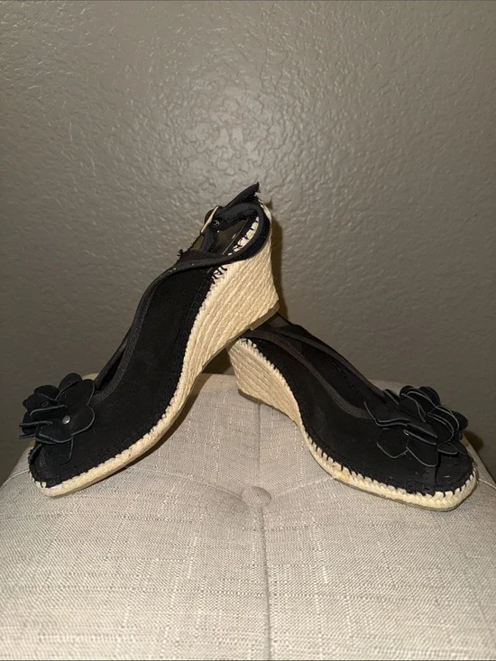 Bandolino Black Floral Peep-Toe Wedge Espadrilles