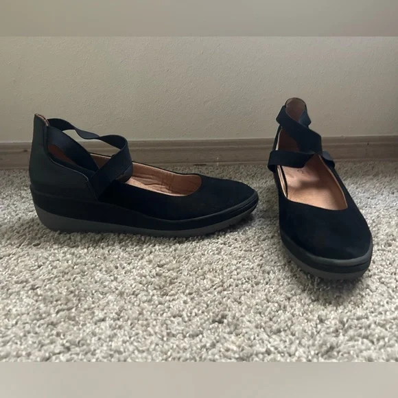 Vionic Ellery Strap Up Black Nubuck Leather Womens Wedges Size 9 Travel Business