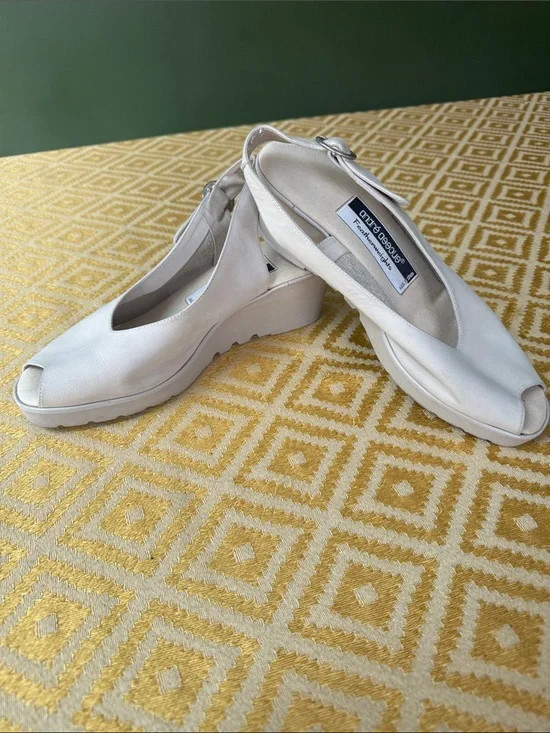 Andre Assous Featherweight wedge sandals