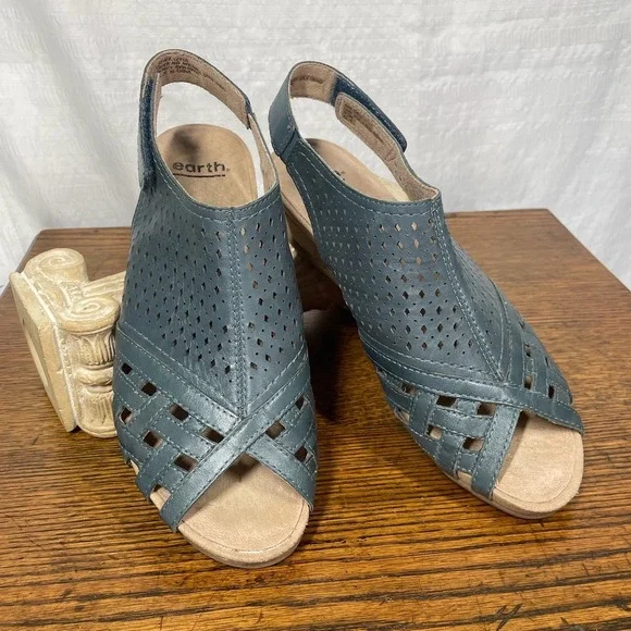 Earth Relief Pod Blue Laser Cut Leather Wedge Sandals Women 9.5 Orthopedic Boho