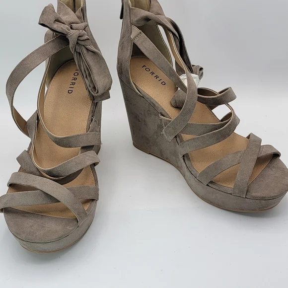 NWT!!‎ Torrid Taupe Strappy Wedge Heels SIZE 11W  #1743