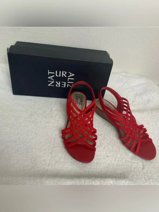 NWT New Naturalizer Women's Red Strappy Mini Wedge Open Toe Sandal Size 6.5 Boho