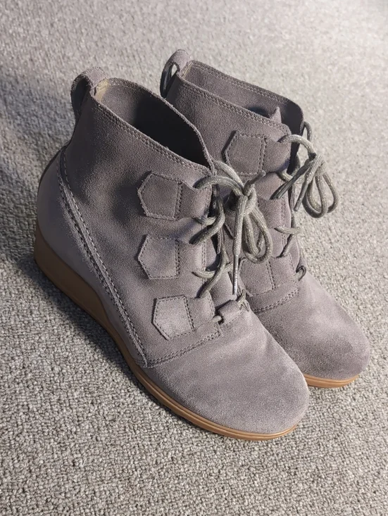 Sorel Evie Lace Wedge Ankle Booties Size 9.5 in Gray Suede