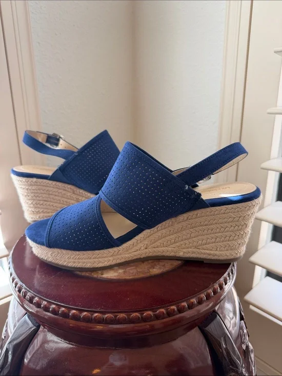 NWOT Claiborne Wedge Rope Heel Sandals 8 Perforated Upper Memory Foam Insole