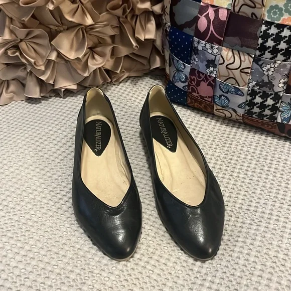 NATURALIZER Women’s Black Leather Wedge Low Heel Slip On Pointy Pump Shoes 7