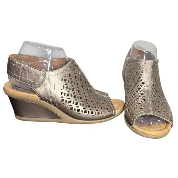 Earth‎ Platinum Cascade Wedge Laser Cut Sandals Women's Size 8.5D Wide