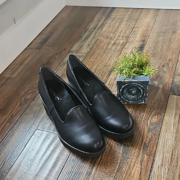 Vionic Women's Black Leather Slip On Lug Wedge Heel Comfortable‎ Loafers