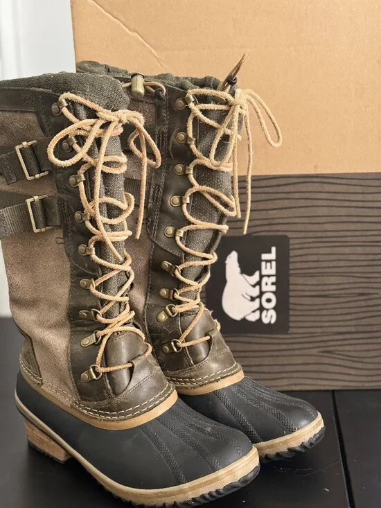Sorel Conquest Carly II Waterproof Winter Snow Boots Women's Size 9