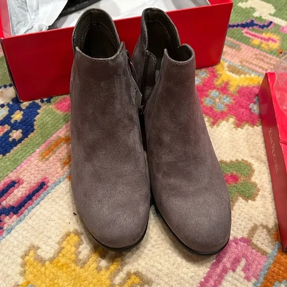 NWT Kim Rogers Gray Boots size 7