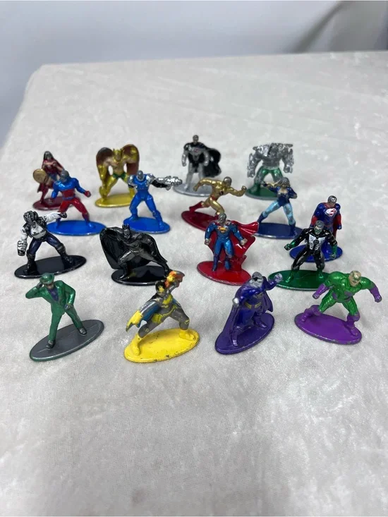 Marvel DC Superhero Mini action Figures Set of 17 die cast metal
