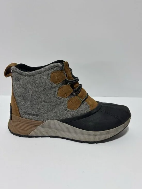 Sorel Women’s Out N About III Gray Winter Booties, Size 8 M