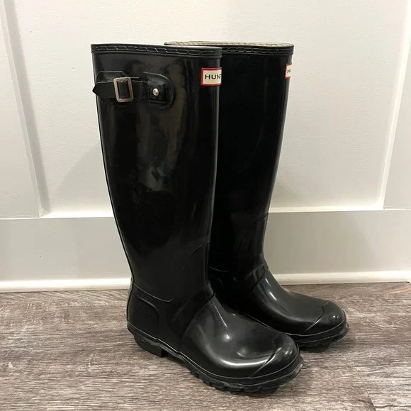 Hunter Original Black Glossy Tall Rain Boots in Size 9