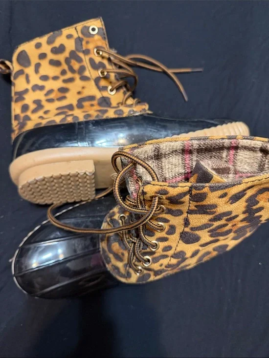 Impressions Leopard-Print Lace-Up duck/Rain Boots - Black/Tan