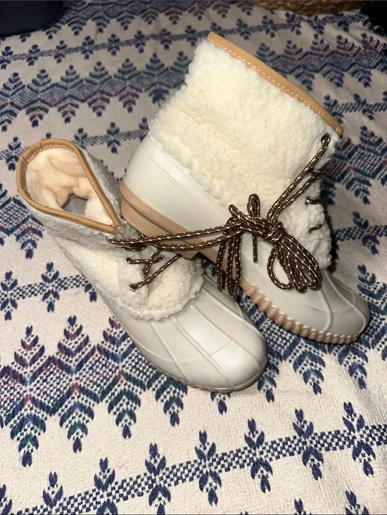 Magellan Outdoors Cream and Tan Sherpa Duck Boots with Brown Laces