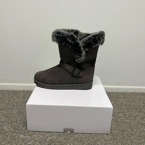 New In Box Boots Size 8.5 Wide