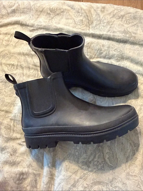 Universal Thread Black Chelsea Rain Boots