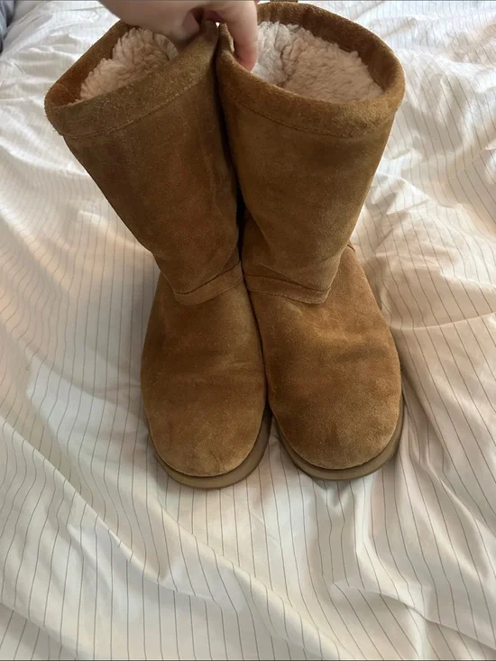 UGG - Classic Short Waterproof Boots - 10