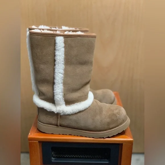 UGG Mid Calf Tan Shearling Lined Boots.     Size-4