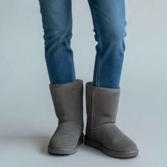 🌴‎ UGG Australia Classic Short II Grey Suede Sheepskin Boots Women's